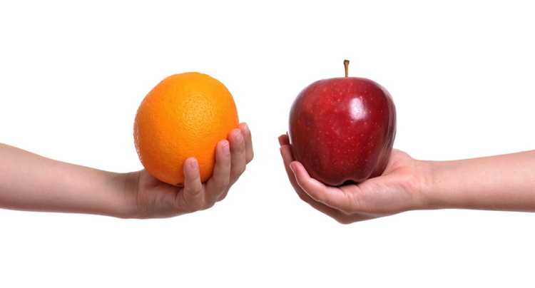 Two hands with an apple oand orange