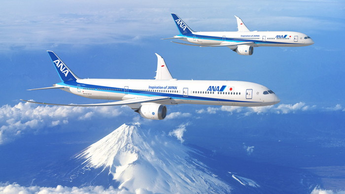 Two ANA Boeing airplanes
